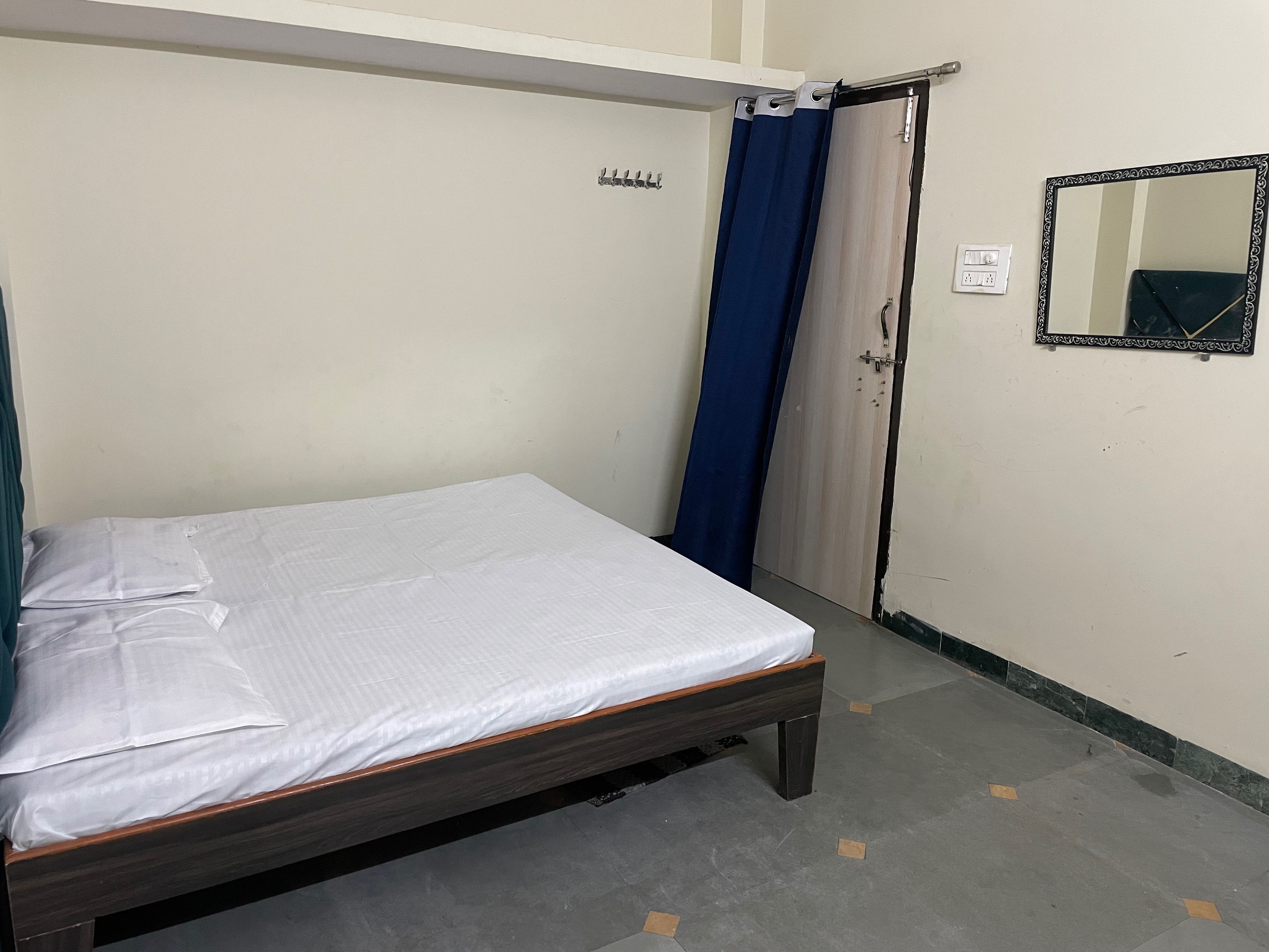 Hotel O Palace - Tap to explore photos