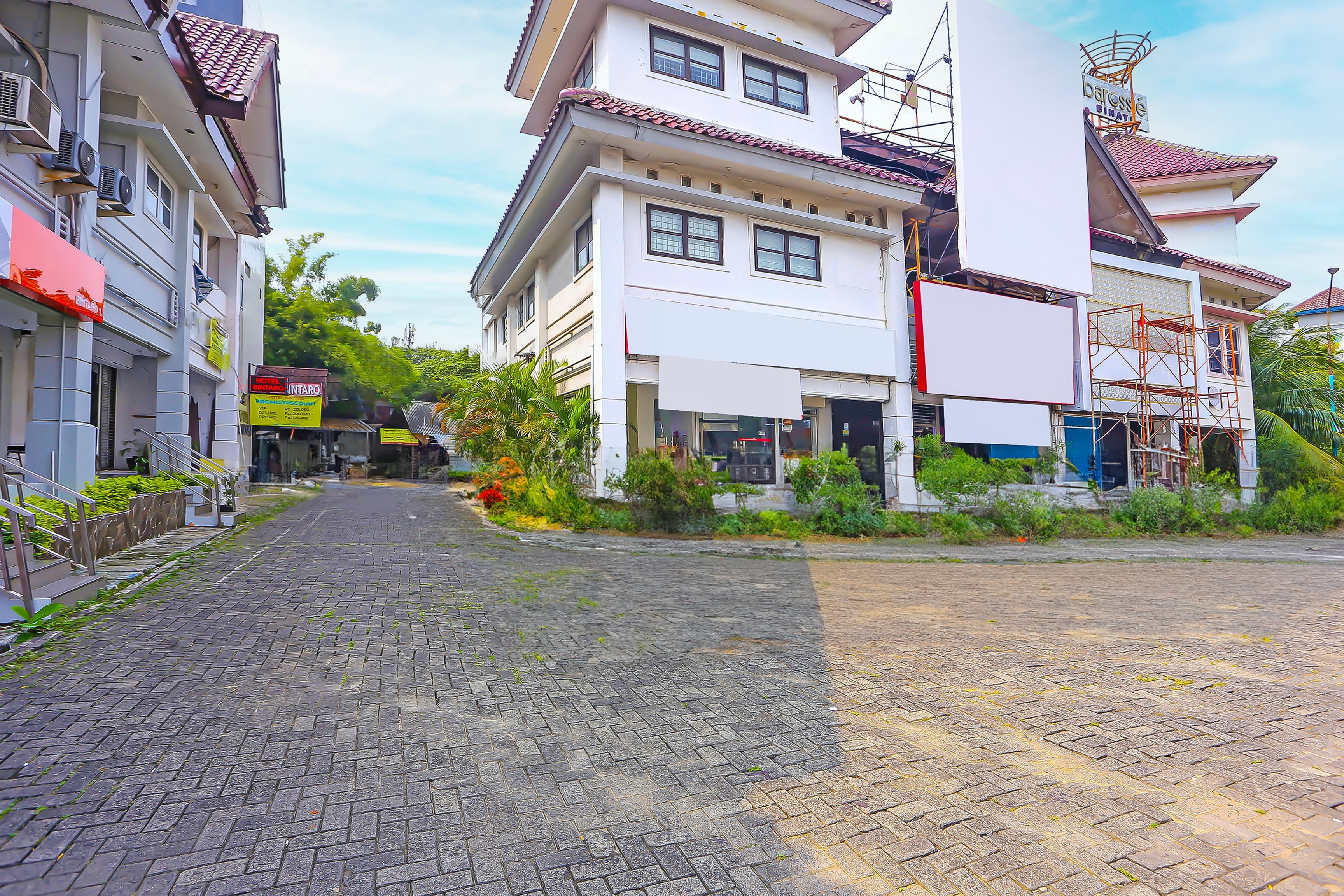 Hotel O Bintaro - Tap to explore photos