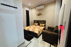 Nushki s house with 1BHK in Malviya Nagar