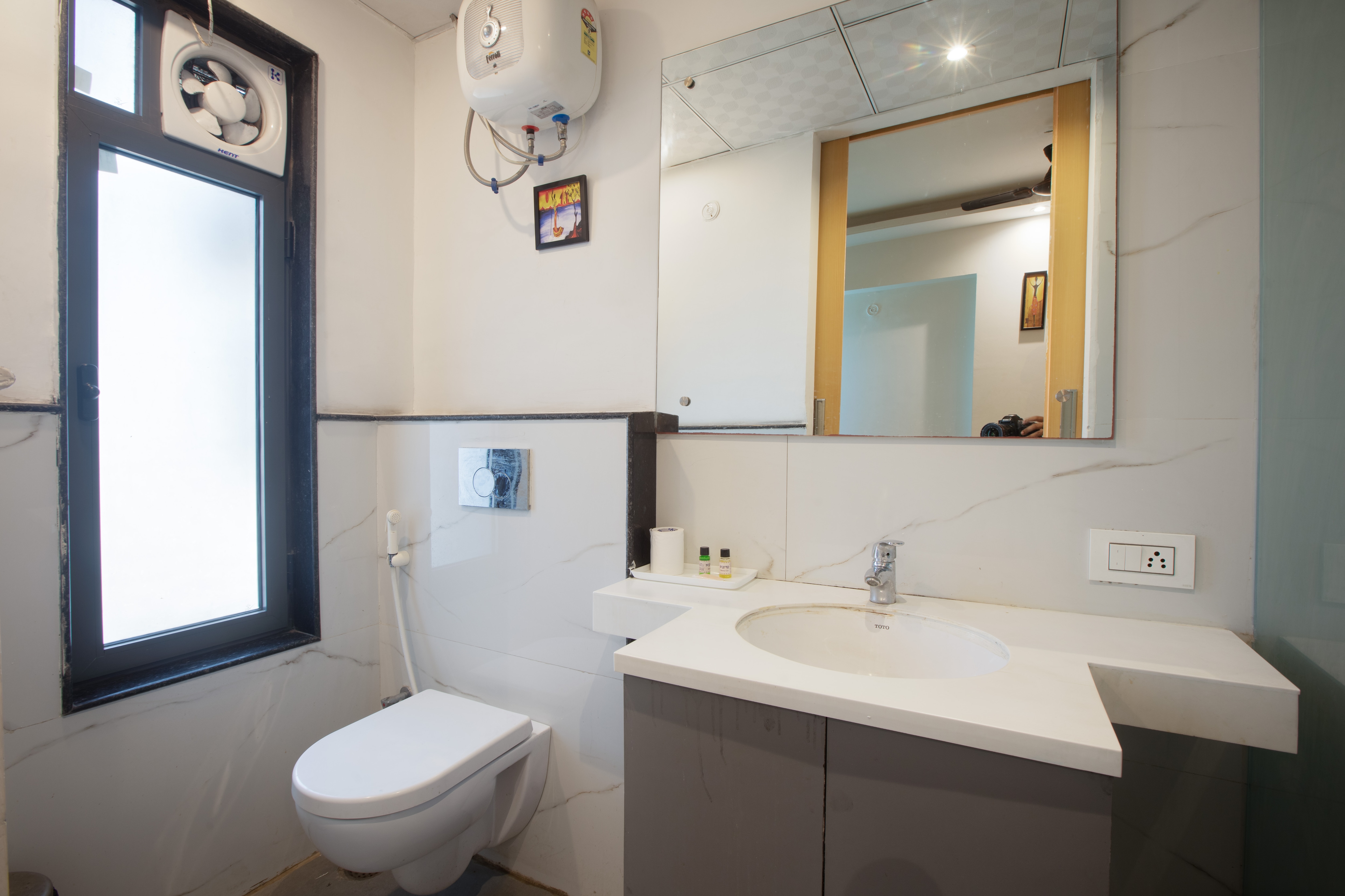 Aaj Lux Studio Apartment Grand Anukampa - Tap to explore photos