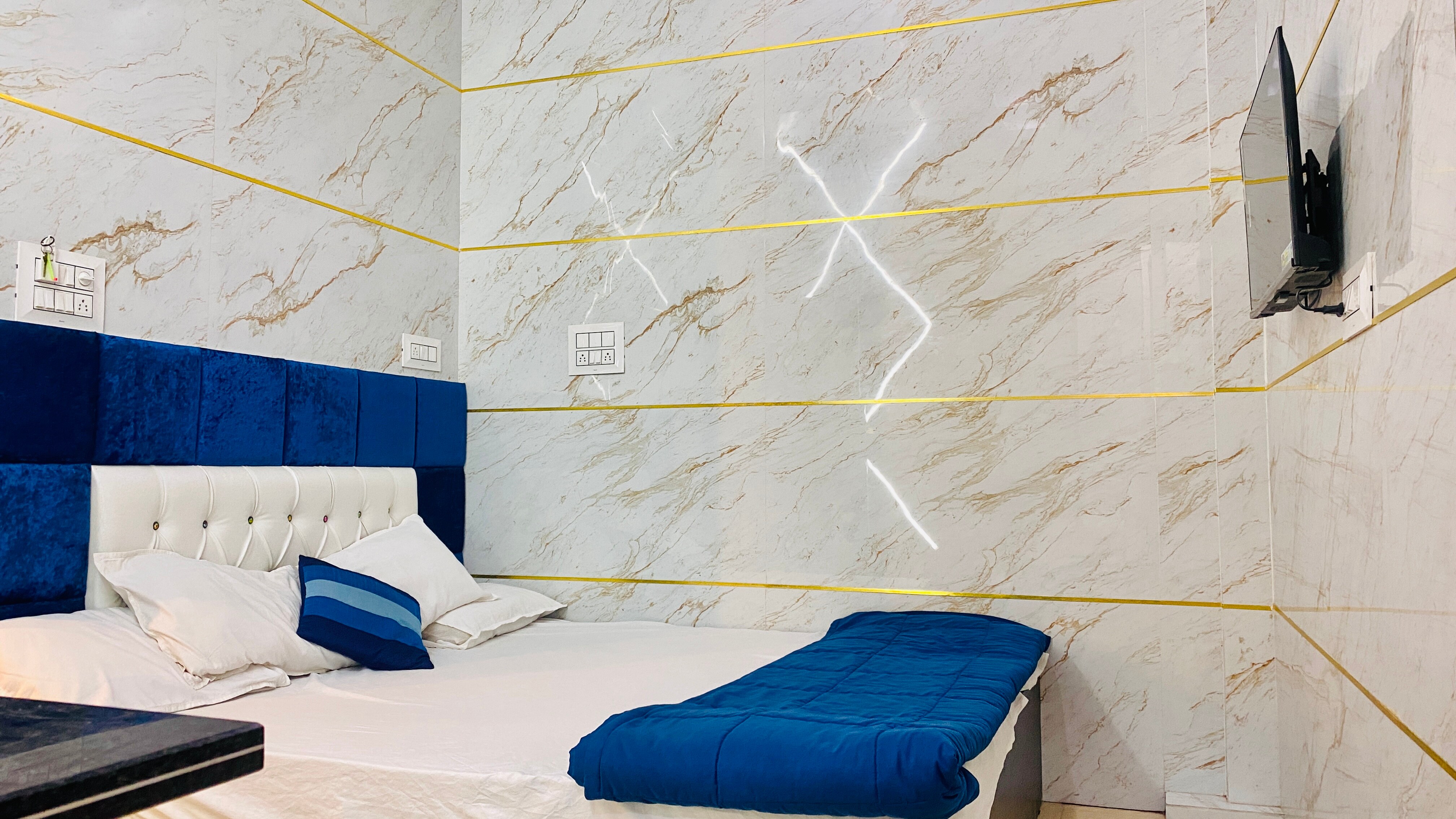 HOTEL MARK - Tap to explore photos