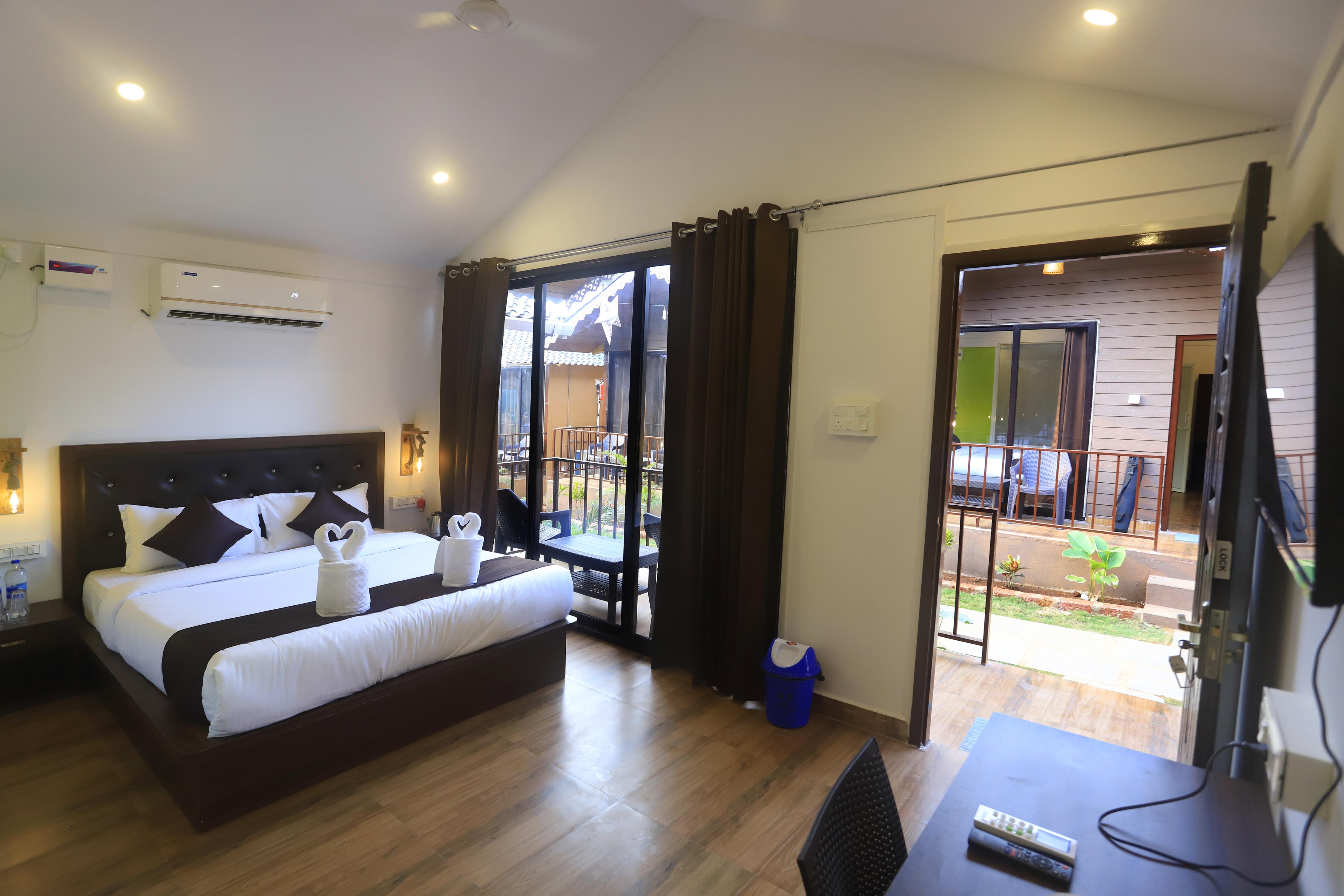 Molly's Nest | Sea-view Cottages & Restaurant - Tap to explore photos