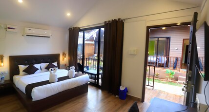 Molly's Nest | Sea-view Cottages & Restaurant Room Type - Deluxe Cottage Side Seaview Room
