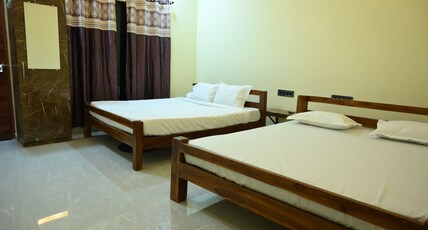 TNT Hotel And Loding Room Type - Double bed with balcony