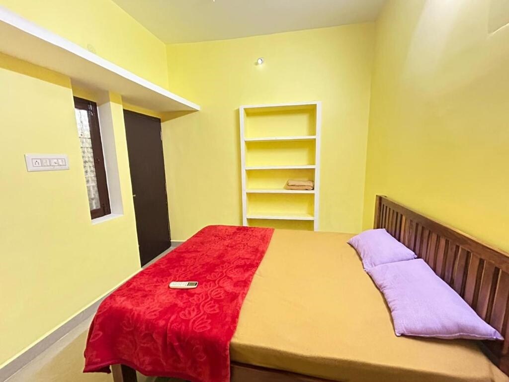 SELVAS BUDGET HOMESTAY - Tap to explore photos
