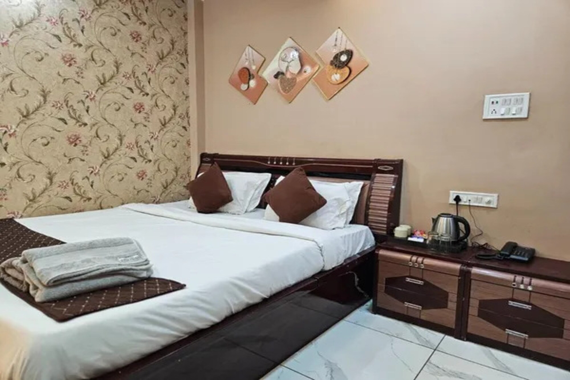 FabHotel Suraj Palace - Tap to explore photos