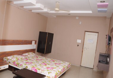 Hotel Ruturaj Shamlaji - Tap to explore photos