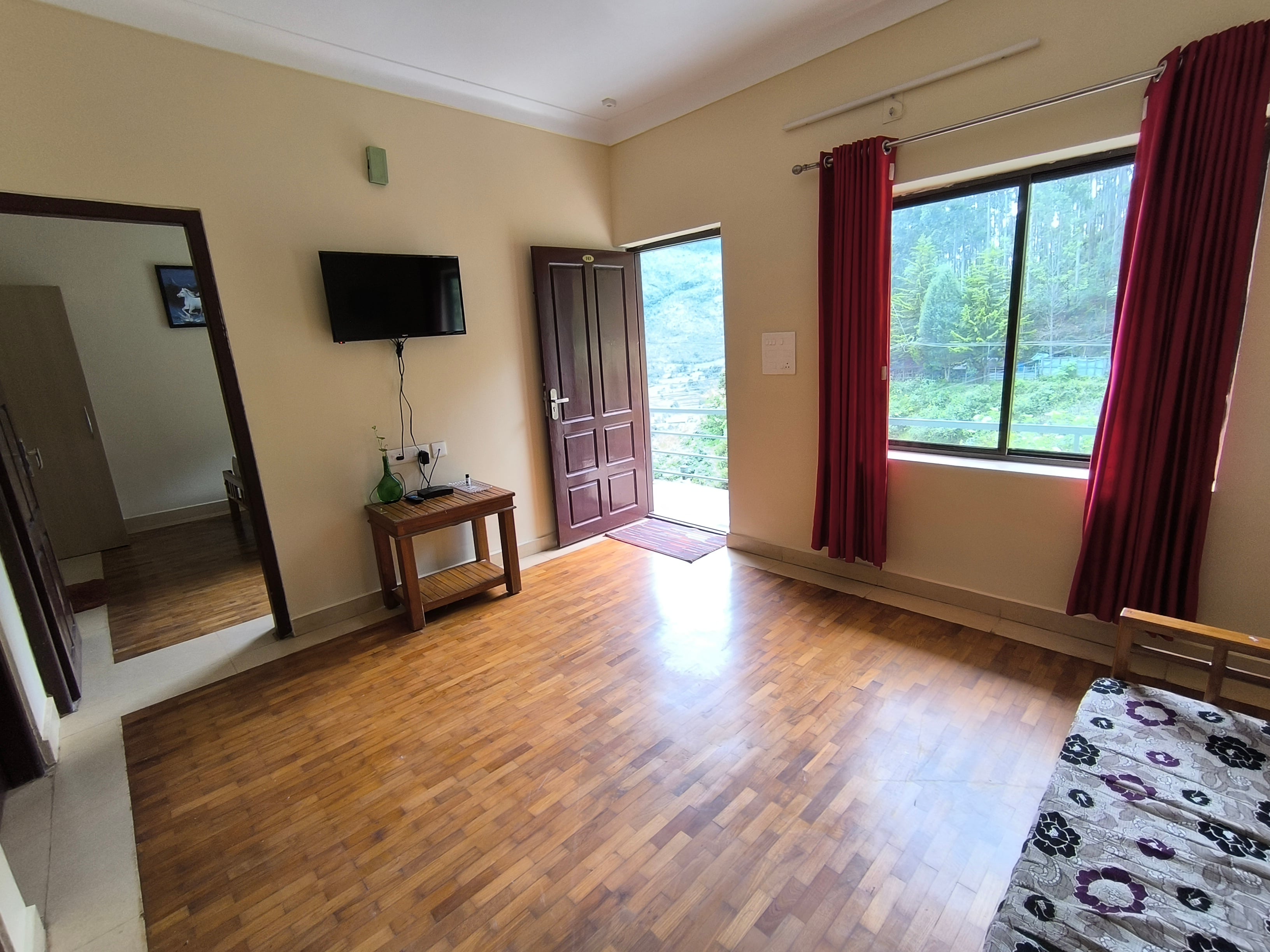 Mountain Hut Resorts Munnar - Tap to explore photos