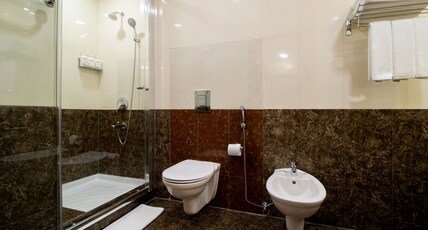 Holiday Inn Suites Kuwait Salmiya Room Type - 3 Bedroom Suite Seaview Living Dining Kitchen C Lounge