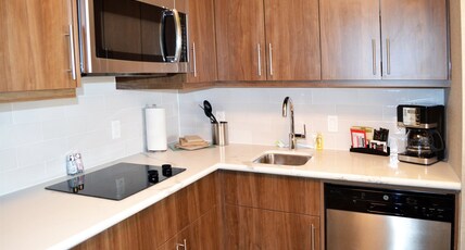 Staybridge Suites Red Deer North , an IHG Hotel Room Type - 1 Qn Bed 1 Bdrm Suite Comm Access Tub