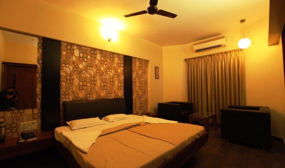 Hotel Anvita - Tap to explore photos