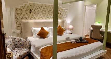 Victorian Elegance Luxury Stays Room Type - Cozy Corner Room
