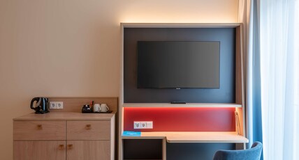 Hampton by Hilton Munich City North Room Type - QUEEN ACCESS RM W SOFA