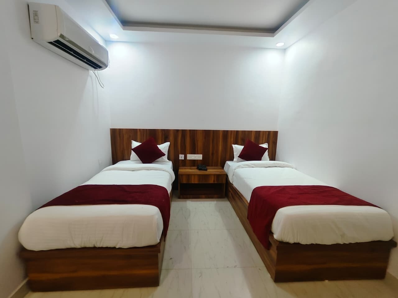 HOTEL REMSONS CROWN - Tap to explore photos