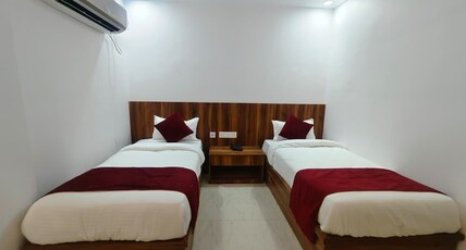 HOTEL REMSONS CROWN Room Type - Deluxe room with Twin beds