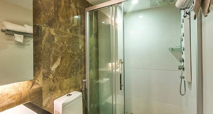 Paravoor Galaxy Hotels Room Type - Suite.