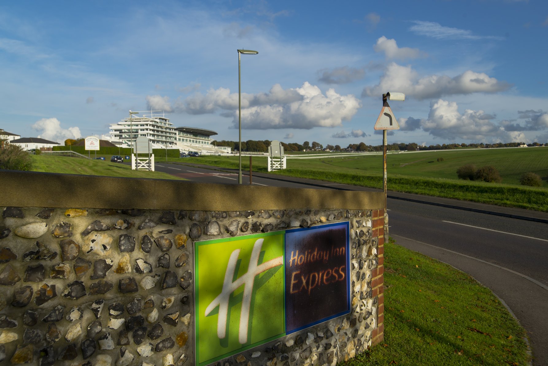 Holiday Inn Express London-Epsom Downs - Tap to explore photos