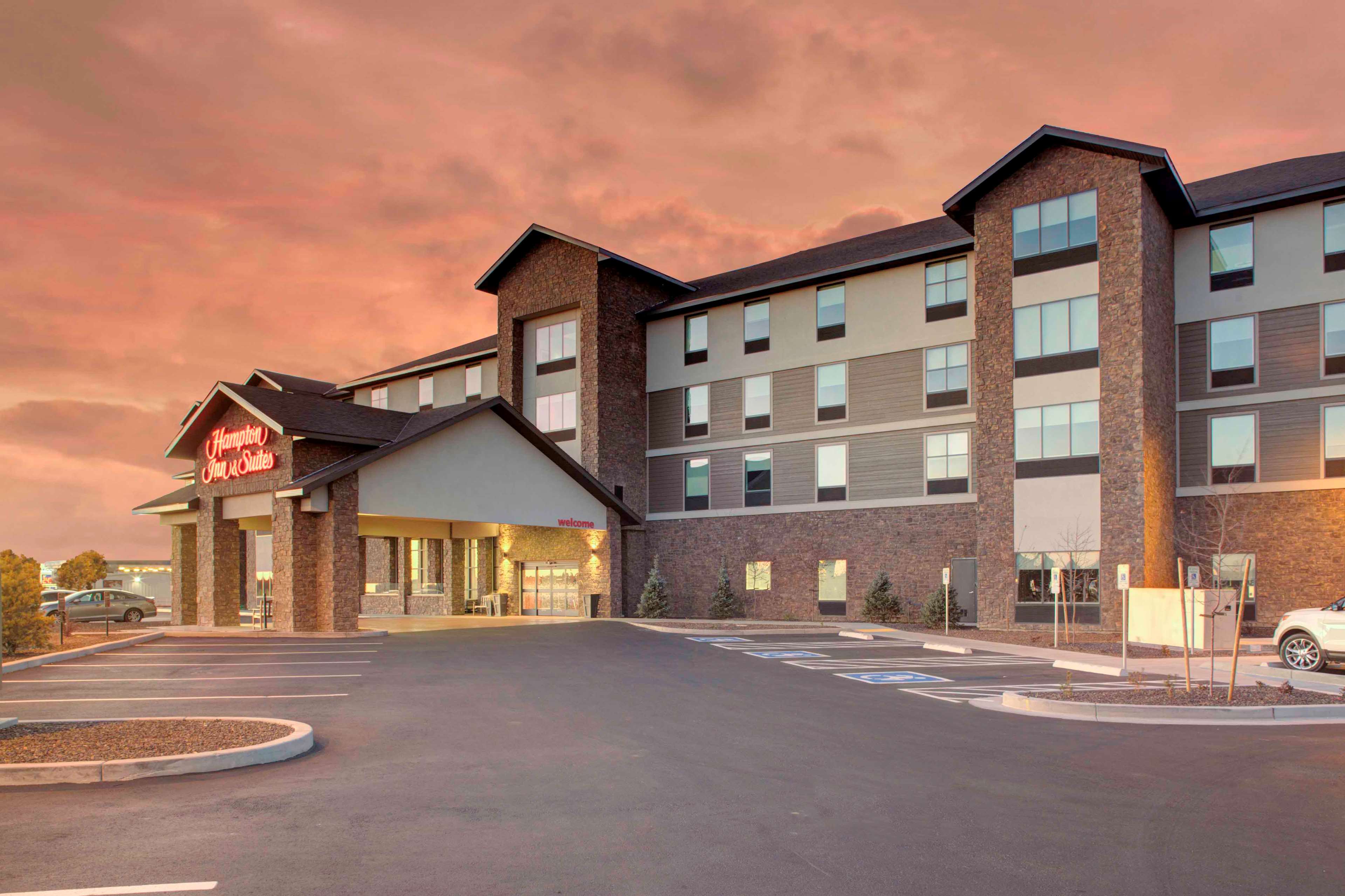 HAMPTON INN SUITES FLAGSTAFF EAST - Tap to explore photos
