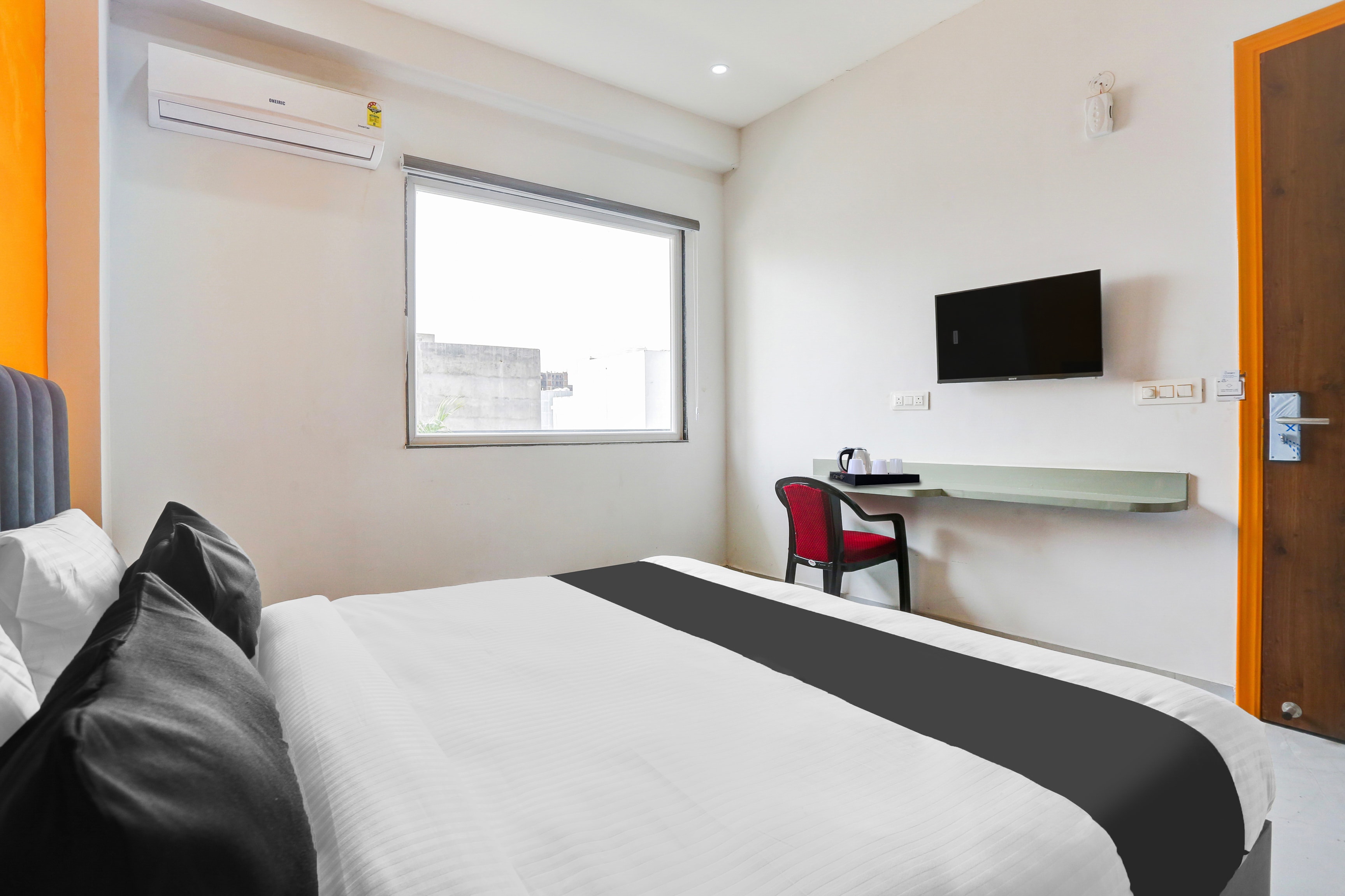 Super Townhouse Sector 69 Gurgaon - Tap to explore photos
