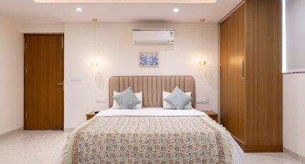 Zest.Living |1bhk Serviced Apt - Golf Couse Rd Room Type - The Luxe Studio Retreat Private Couple Jacuzzi