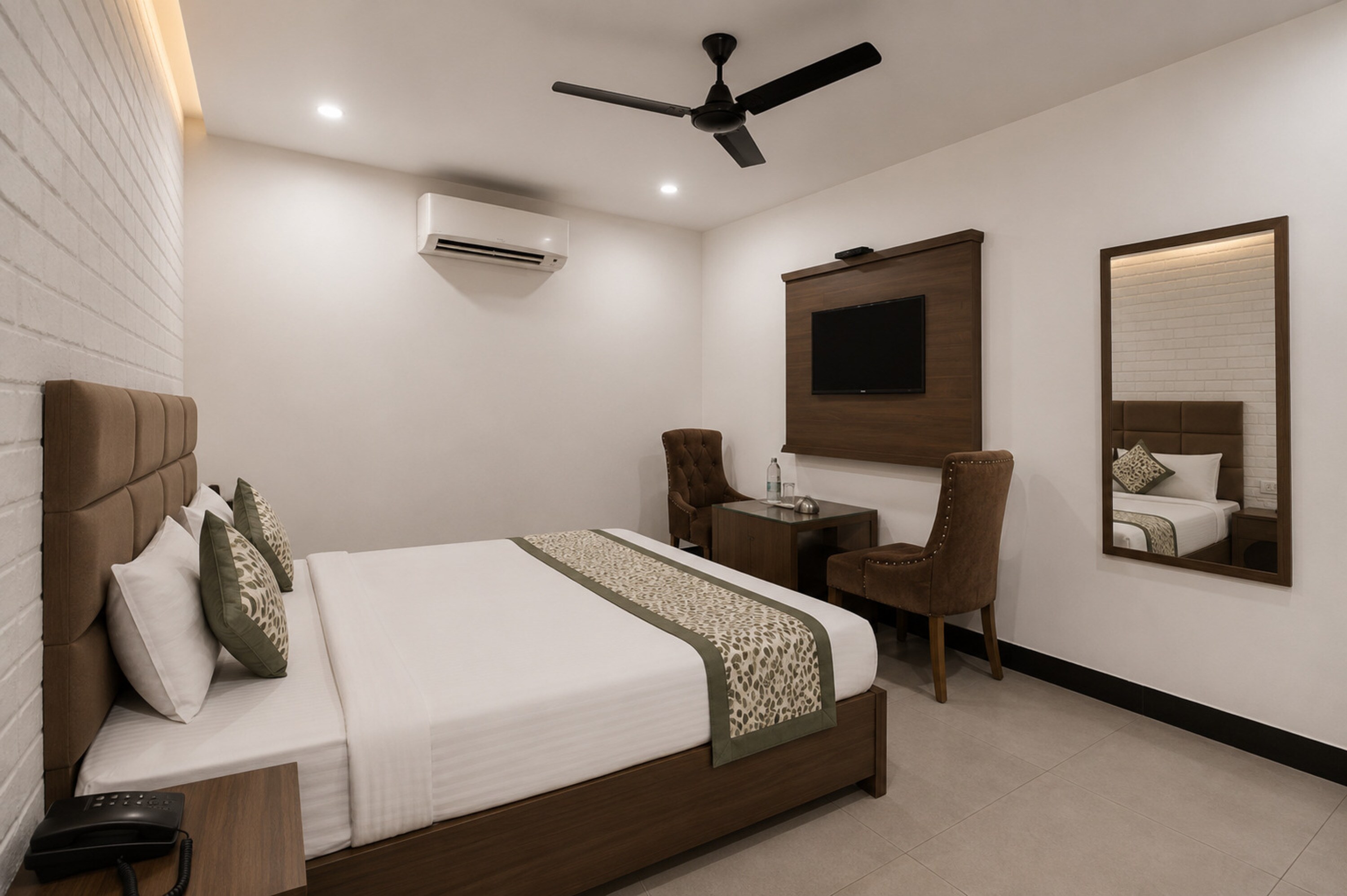 Hotel NH7 Near Patiyala Chowk - Tap to explore photos