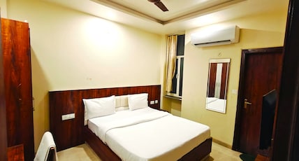 Hotel Hari Inn, Room Type - Deluxe Room Hotel Hari Inn, Room Type - Deluxe Room