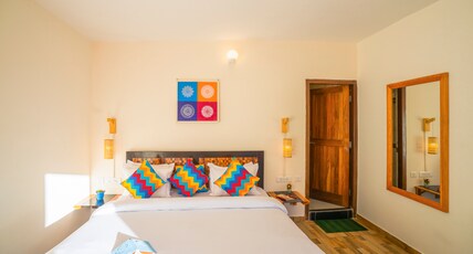 goSTOPS Nainital  Room Type - Deluxe Private Room with Mountain View and Ensuite Bathroom