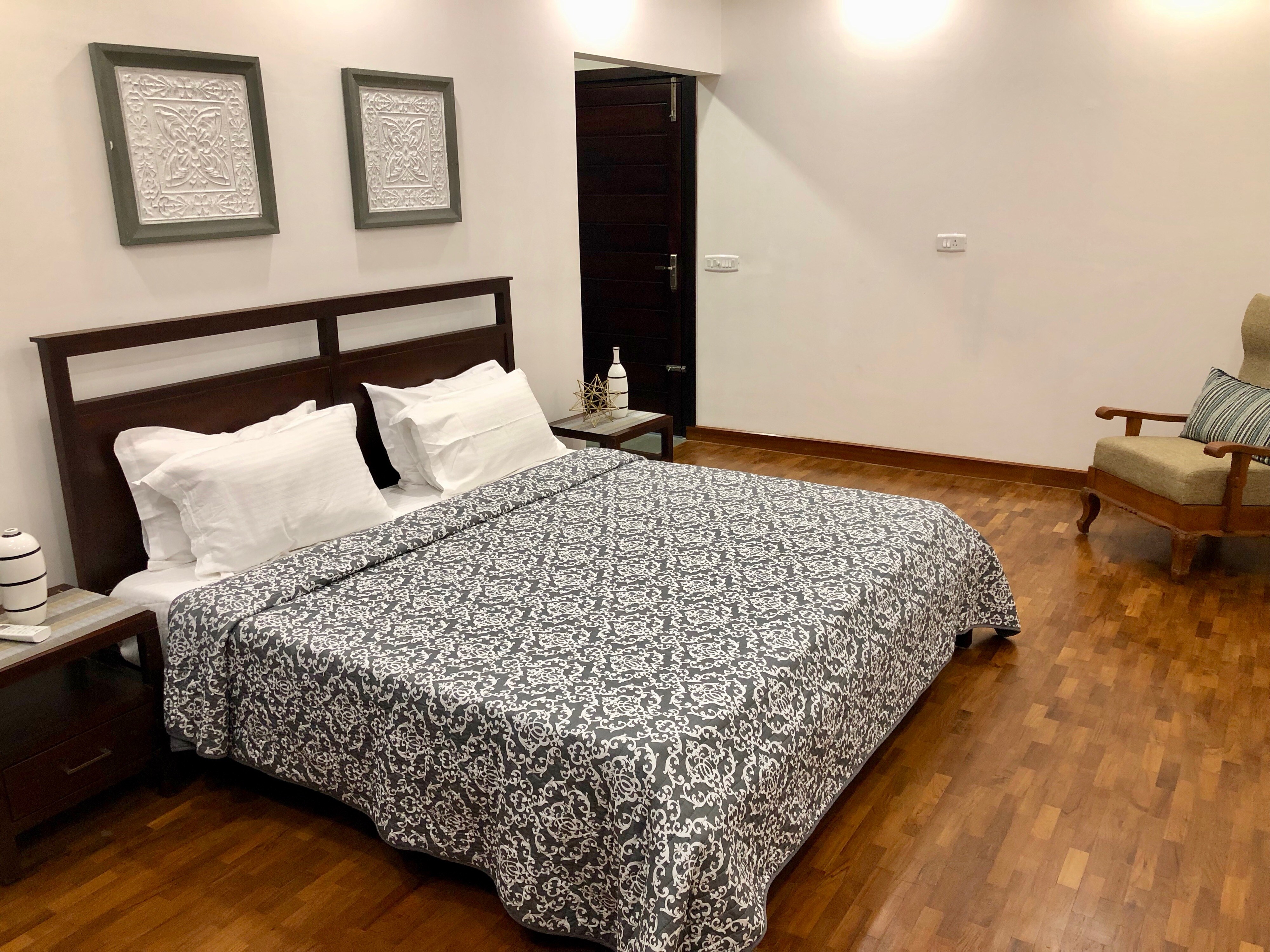 Luxury 5 bed house near Panampalli Nagar, Kochi - Tap to explore photos