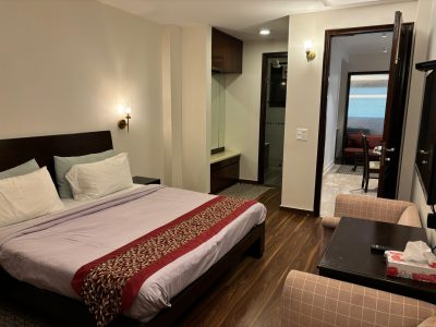 Short Stay Service Apartment in Green Park - Tap to explore photos