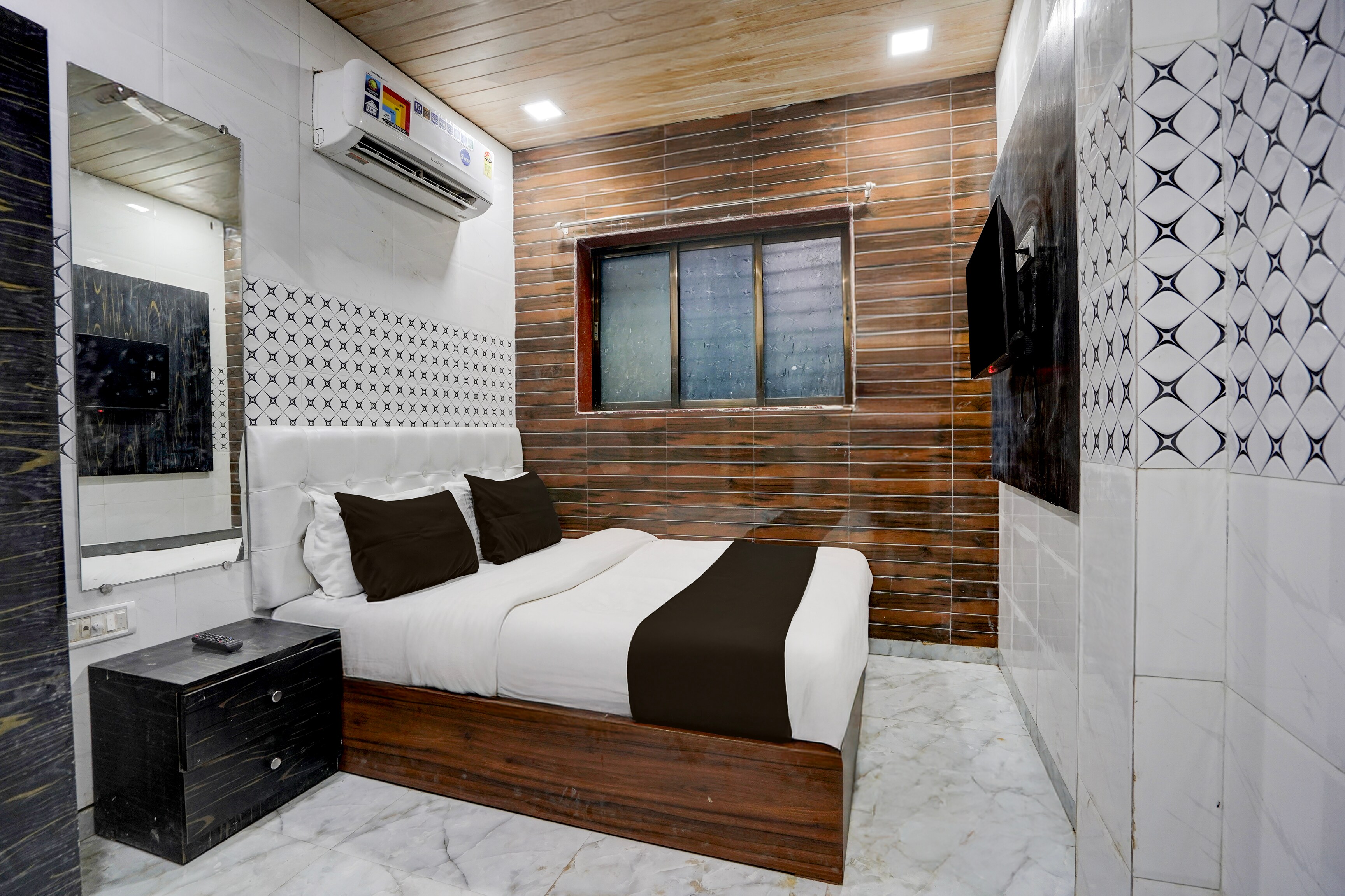 Hotel O by OYO Grand Residency - Tap to explore photos