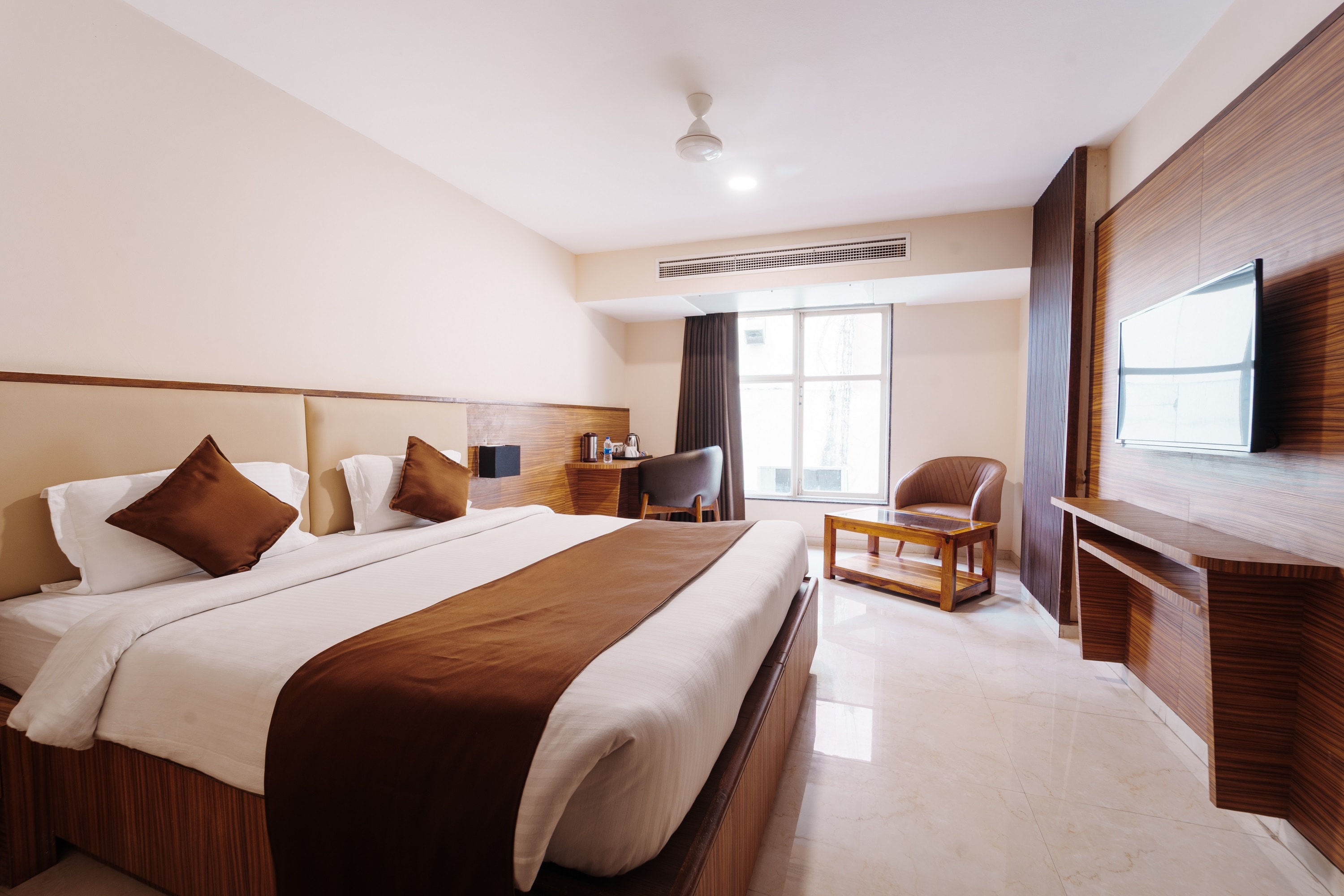 Hotel High Rise Regency - Tap to explore photos
