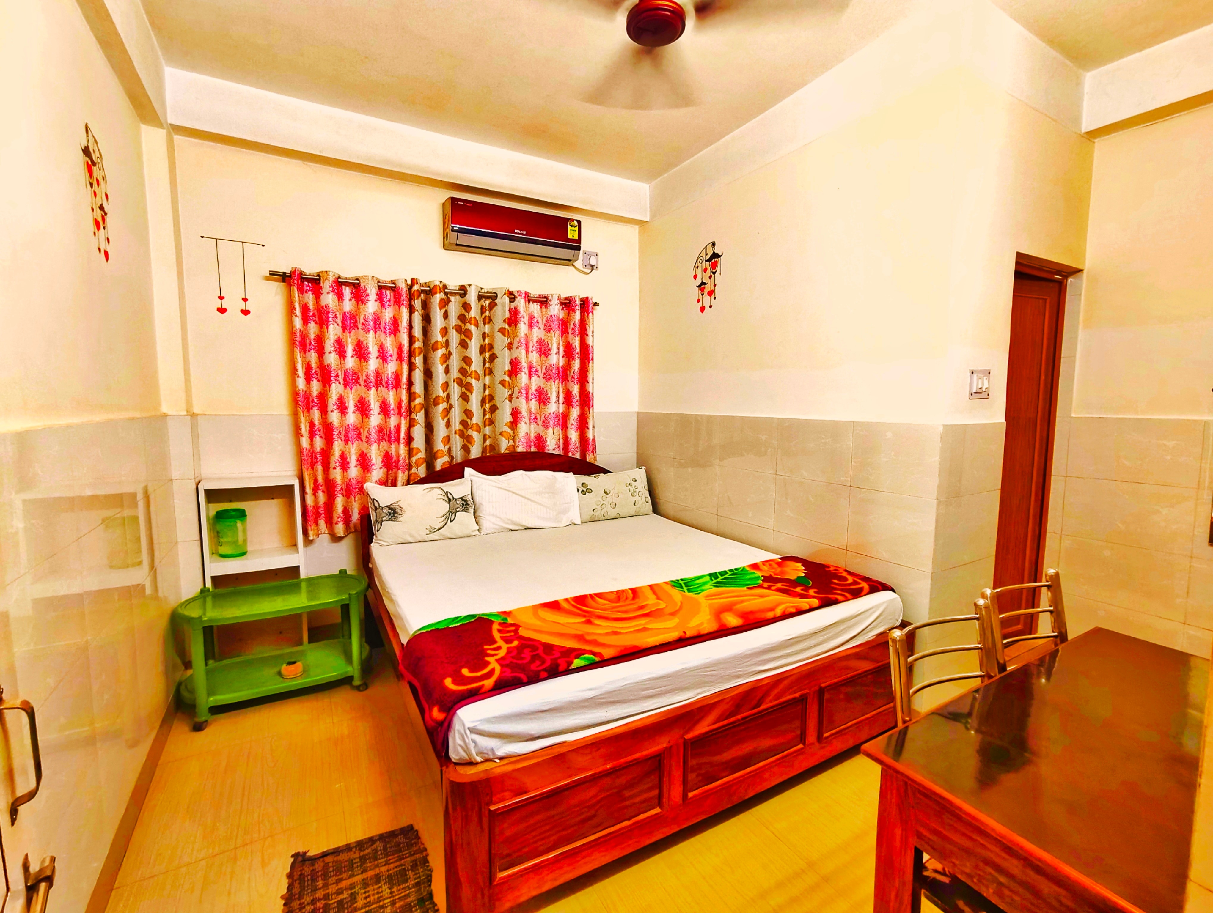 Hill View Lodge - Tap to explore photos