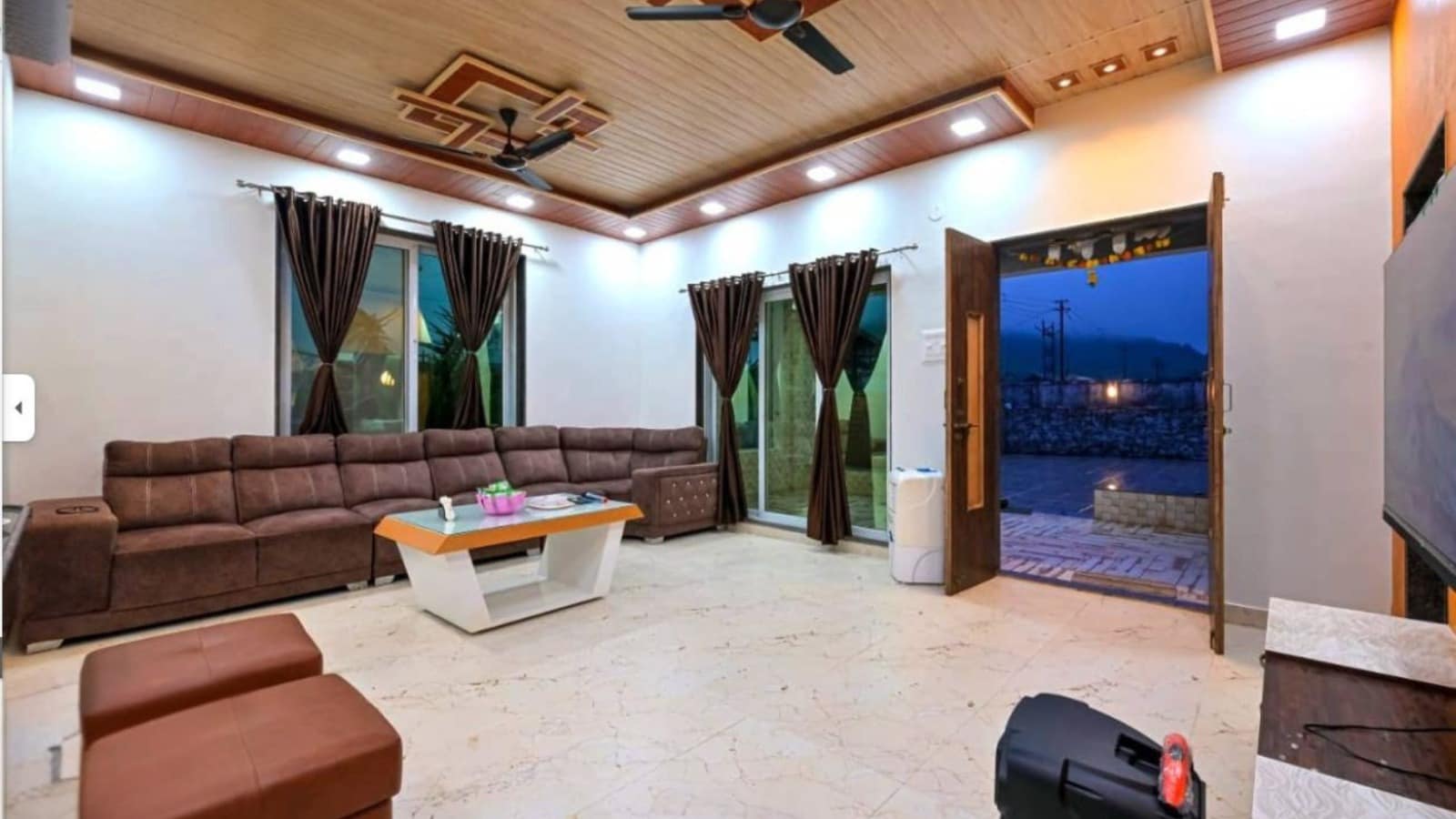 Zenzi Villa 10BHK with Twin Pool & Conference Area - Tap to explore photos