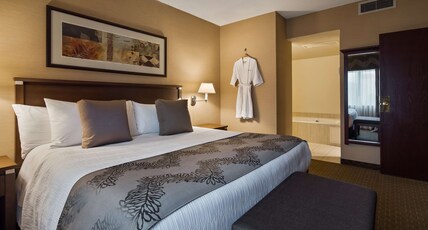 Best Western Plus Lamplighter Inn & Conference Centre Room Type - Suite-1 King Bed, Non-Smoking, Two Person Jetted Tub, Separate Living Room, Microwave And Refrigerat Best Western Plus Lamplighter Inn & Conference Centre Room Type - Suite-1 King Bed, Non-Smoking, Two Person Jetted Tub, Separate Living Room, Microwave And Refrigerat