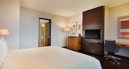 Hilton Bandung Room Type - KING JUNIOR SUITE