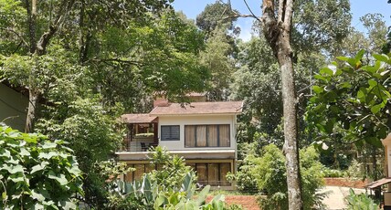 Safari Hills Vythiri Room Type - Family Cottage With Balcony