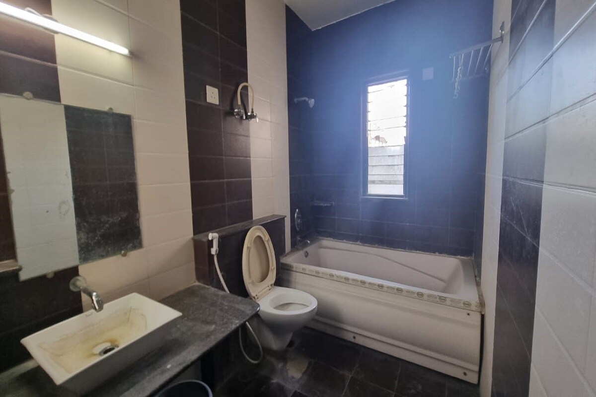 Hotel Deep Palace - Tap to explore photos