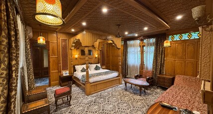 Meena Group Houseboats  Room Type - Executive Suite