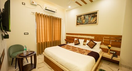 Hotel Crown Plaza Room Type - Deluxe Room