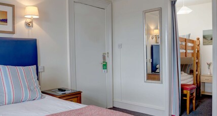 Best Western Beachcroft Hotel Room Type - 1 KING 1 BUNK BED,NSMK,CLASS,FAMROO,SEAVW