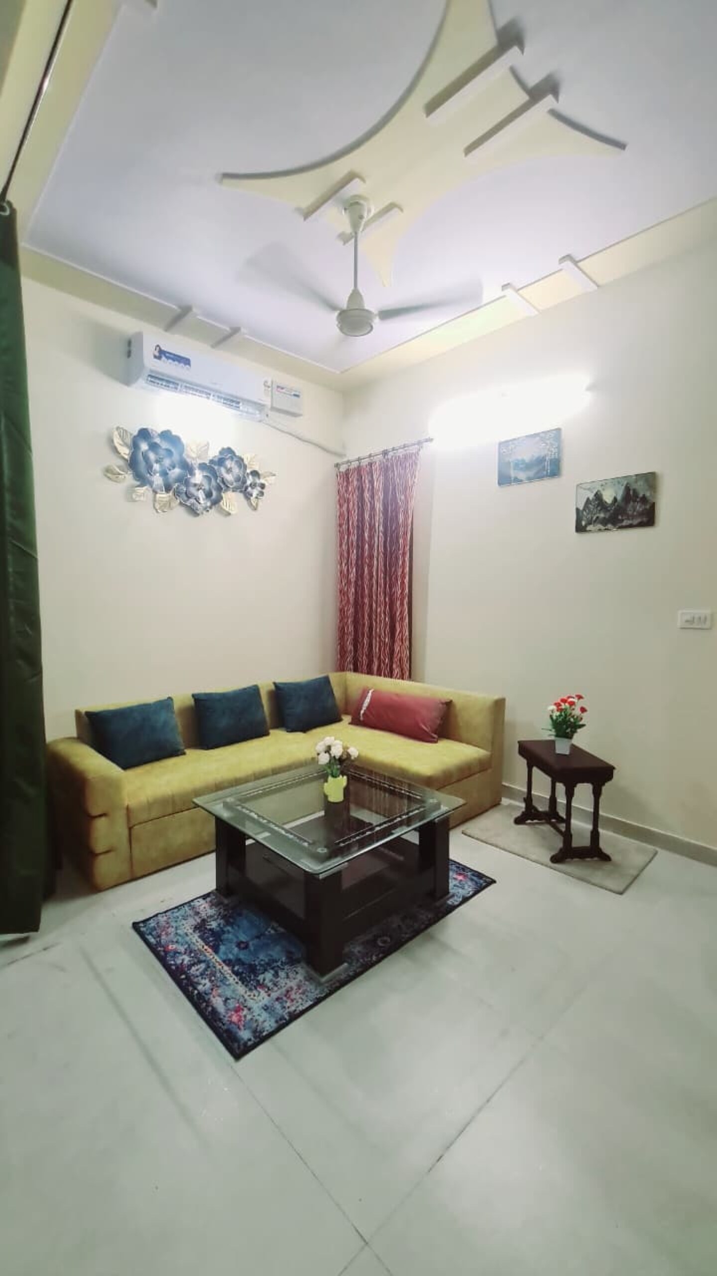 Tayal's: Mountain View 2BHK Premium Apartment near Ganga & AIIMS - Tap to explore photos