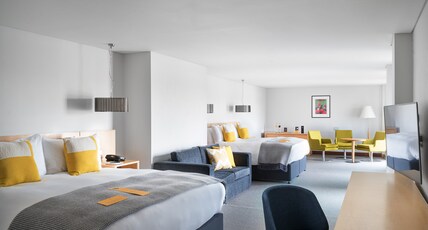 voco Reading, an IHG Hotel Room Type - 2 King Beds Suite Additional Living Area