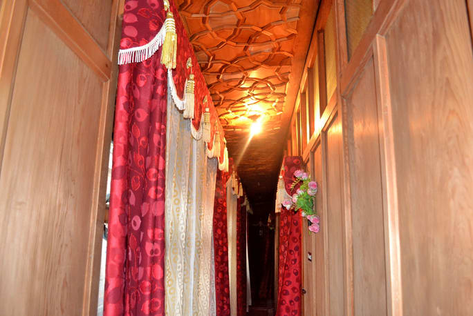 Aamir Houseboat - Tap to explore photos