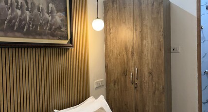 Jinny s Inn Near all attraction Room Type - Bedroom