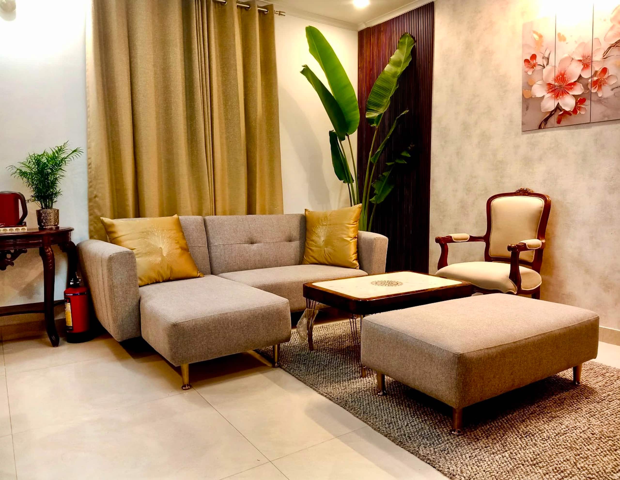 Lutyens Imperial Heritage Spacious Apt JorBagh - Tap to explore photos