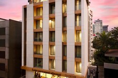 The Quarter Phromphong by UHG