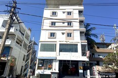 Hotel O V.K Deluxe Rooms