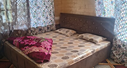 Hotel Highway and Restaurant Daksum Room Type - Room 302