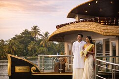 Kerala Luxury HouseBoat 