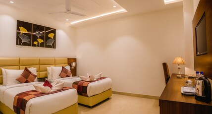 HOTEL TEN SQUARE (5 Minutes from The Taj Mahal) Room Type - Executive Twin Bed Room